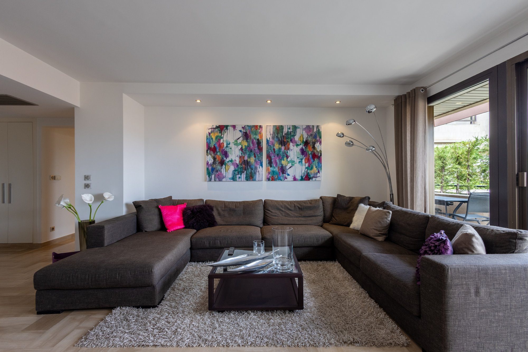 Salon avec canapé panoramique · Cannes